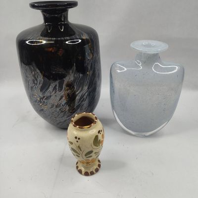 Sale Photo Thumbnail #512: Set of 3 Haeger & Art Glass Vases