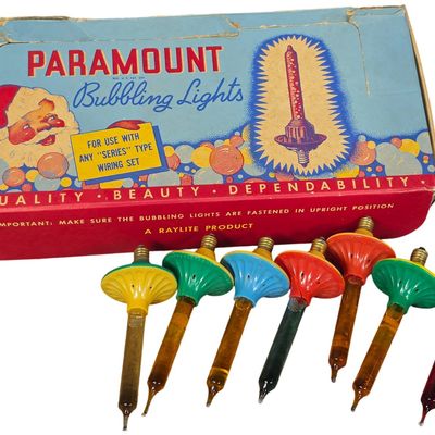 Sale Photo Thumbnail #89: A Group of Paramount Bubbling Lights in Original Box