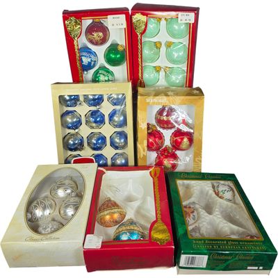 Sale Photo Thumbnail #39: A Collection of Assorted Vintage and Modern Boxed Glass Christmas Tree Ornaments