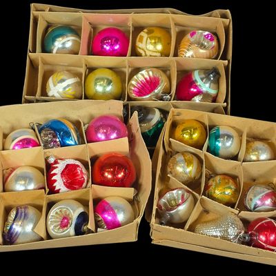 Sale Photo Thumbnail #26: A Collection of Vintage Blown Glass Christmas Ornaments Including Occupied Japan Examples
