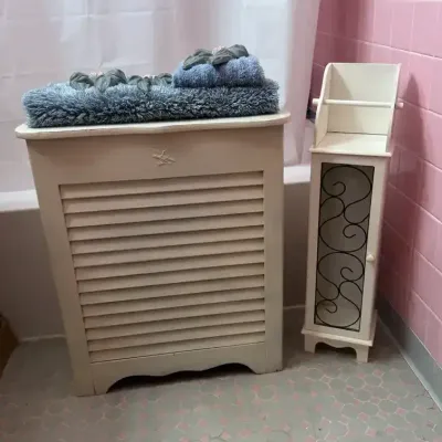 Vintage Bath Lot: Hamper, Tissue Cabinet & HOMCO Wall Bows