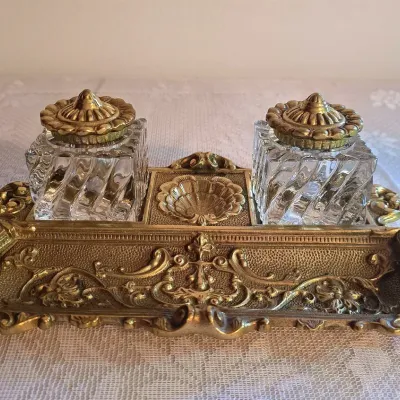 Vintage Virginia Metalcrafters Brass Inkwell 