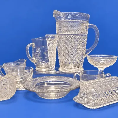 Vintage Jeannette Glas - Iris Pattern