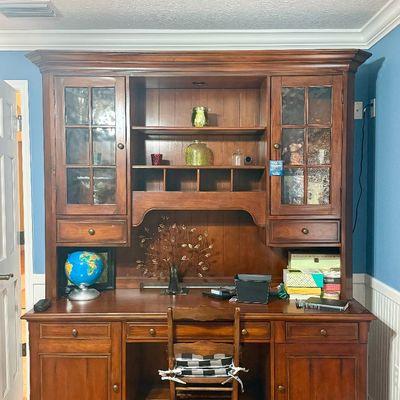 Sale Photo Thumbnail #12: Hooker Furniture