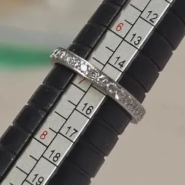 Ladies Platinum Eternity Ring - .93 CTW Diamonds - more photos (4) - Lot 7310857