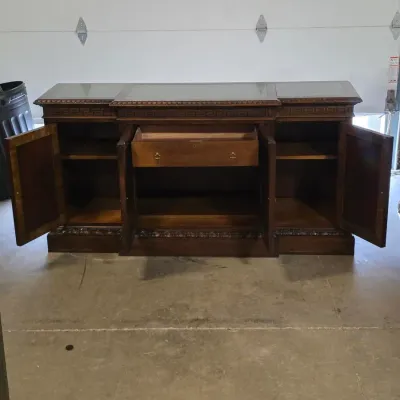 Vintage Hekman Breakfront Buffet with Green Marble Inserts - more photos (3) - Lot 7310874