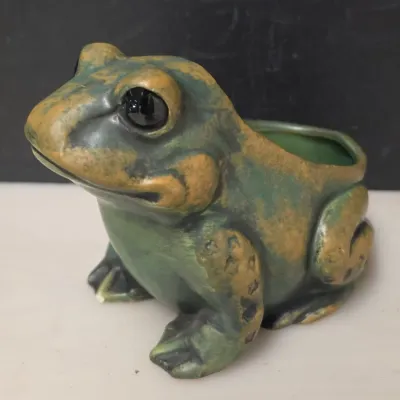 Lefton H7436 Ceramic Frog Planter Green and Gold Matte Glaze