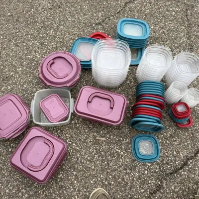 Rubbermaid Plastic Food Storage Containers, Multi-Size Lot