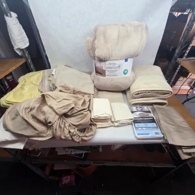 Sale Photo Thumbnail #87: Small Collection of Various Linens