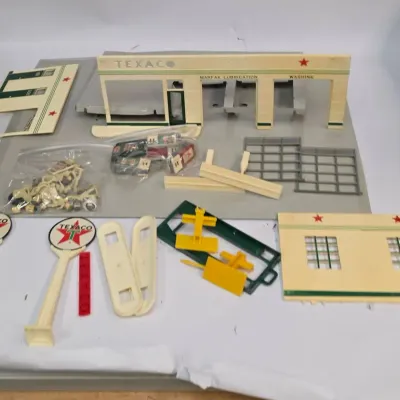 Vintage Plastic Texaco Gas Station - Needs Assembly