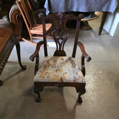 Chippendale-Style Mahogany Dining Table with 6 Hekman Chairs - more photos (3) - Lot 7310875