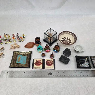 Small Collection of Vintage Souvenir Trinkets