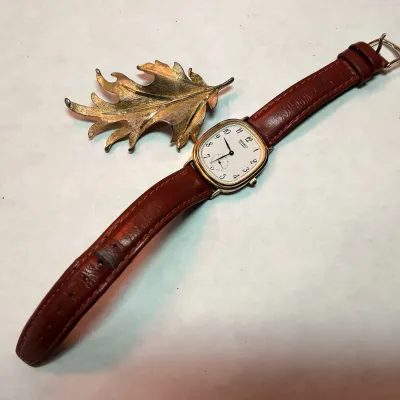 Seiko Vintage Gold-Tone Quartz Dress Watch & Signed BSK Oak Leaf Brooch 2-Piece Lot - Potterville
