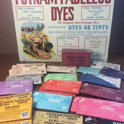 Antique Putnam Fadeless Dyes Store Countertop Cabinet & 34 Packets Advertising