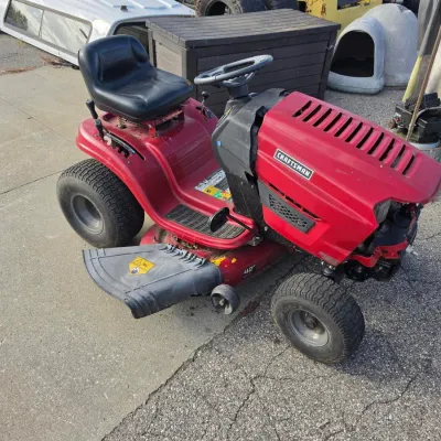 Craftsman Front-Engine Riding Lawn Tractor - more photos (2) - Lot 7310444