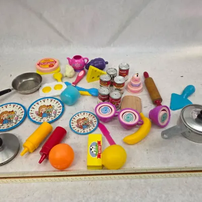 Small Collection of Vintage Kids Kitchenware Toys