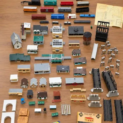 H.O. Engine Houses and H.O. Scale Model Trains with Electric Tracks