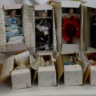 17 Ashton Drake Dolls and 2 Ornament Sets