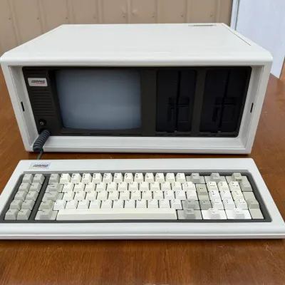 Compaq Portable II / Portable Plus Vintage Computer: Model 101709 Transportable PC