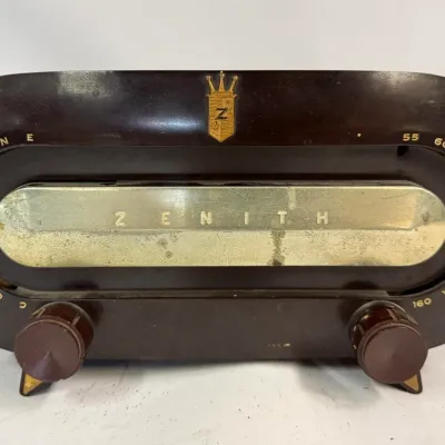 Vintage 1950s Zenith Model H511 "Consol-Tone" Bakelite Tube Radio