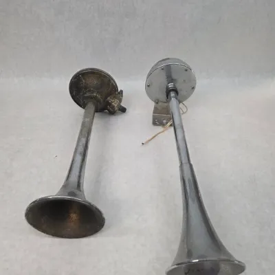 Sale Photo Thumbnail #123: Single Trumpet Electric Horn w/ Single Trumpet Pneumatic Horn