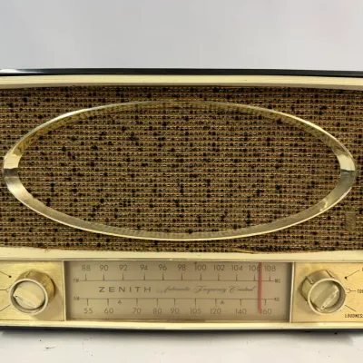 Vintage Zenith Automatic Frequency Control AM/FM Tabletop Radio