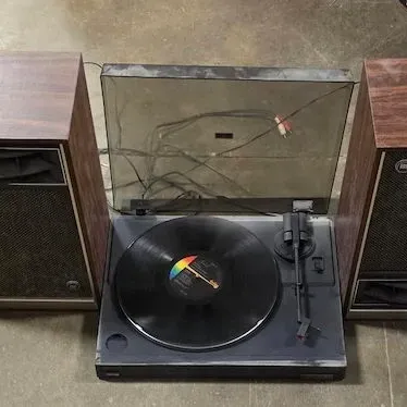Kenwood KD-291R Belt Drive Turntable with Pair of Woodgrain Speakers