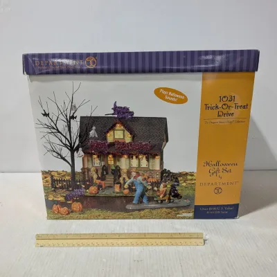 Department 56 Vintage 1031 Trick Or Treat Dr. Rare Set: In Box, Still Works, Refer To Photos - Estate Sales Warehouse (GR)