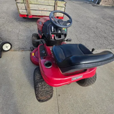 Craftsman Front-Engine Riding Lawn Tractor - more photos (1) - Lot 7310444