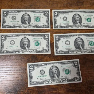 Lot of 5 Crisp $2 Bills -2 Consecutive Serial Number Notes Included