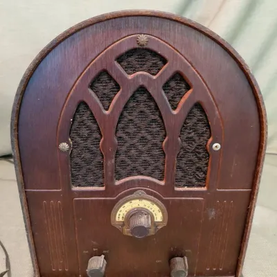 Antique Radio - Does NOT Work