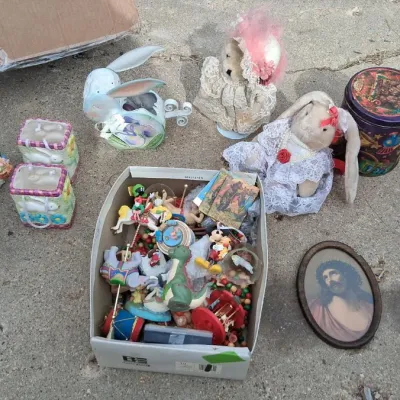 Sale Photo Thumbnail #45: Small Collection of Christmas and Easter Decorations