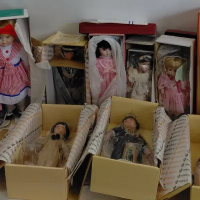 2 Dynasty Dolls, 4 Artaffects, 1 Brinn's, Royal Heirloom Collection, 1 Moments Treasured, 1 Mann...