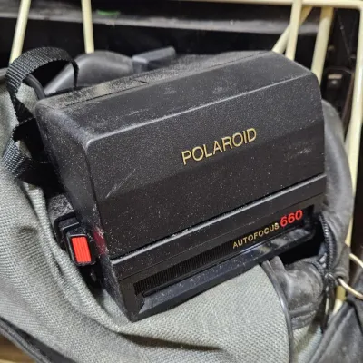 Polaroid Autofocus 660 w/ Soft Case - Estate Sales Warehouse (GR)