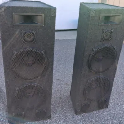 2 ProStudio Carpet Covered Floor Tower Speakers