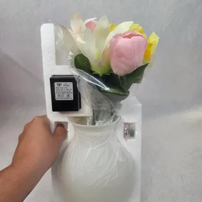 New in Box Avon Lighted Bouquet