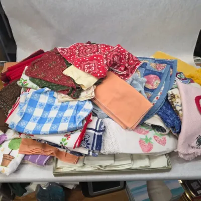 Huge Collection of Vintage Towels, Placemats, and Linens