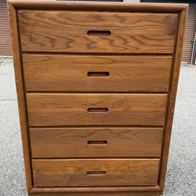 Oak Dresser Chest: Five-Drawer Wooden Bedroom Storage Cabinet with Recessed Handles