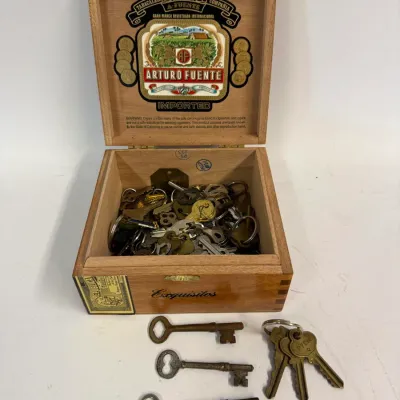Arturo Fuente Exquisitos Wooden Cigar Box Filled with Assorted Vintage & Modern Keys #5