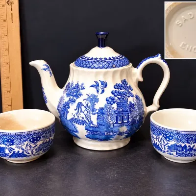 Sadler England Blue Willow Teapot with Lid & 2 Coordinating Cups Vintage Blue & White - Potterville