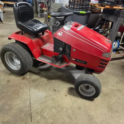 Toro Wheel Horse 266-H Lawn and Garden Tractor - more photos (2) - Lot 7312235