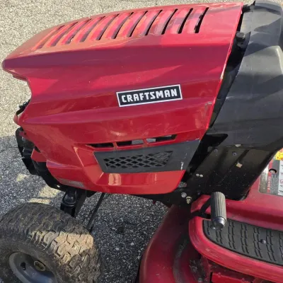 Craftsman Front-Engine Riding Lawn Tractor - more photos (4) - Lot 7310444
