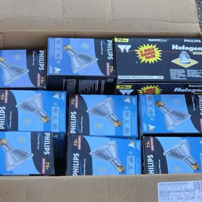 Box of 20 NEW in Box 75 Watt Halogen Bulbs