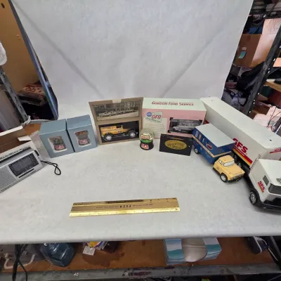 Small Collection of Vintage Gordon Food Service Collectibles