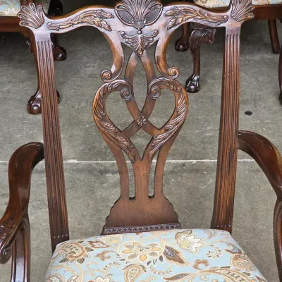Chippendale-Style Mahogany Dining Table with 6 Hekman Chairs - more photos (4) - Lot 7310875