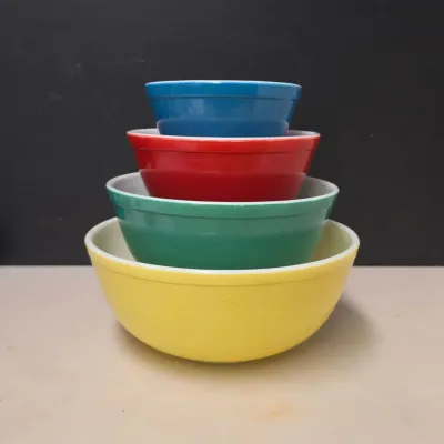 Vintage Pyrex Primary Mixing Bowl Set - Amazing Condition!