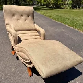 1960 Wave Recliner, Wood Legs and Rail in Excellent Condition