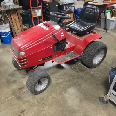Toro Wheel Horse 266-H Lawn and Garden Tractor - more photos (3) - Lot 7312235