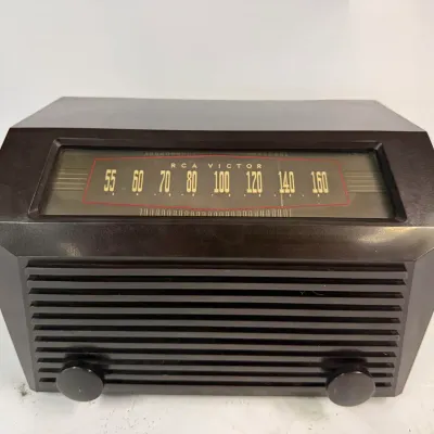 Vintage RCA Victor "Golden Throat" Model 9-X-641 Bakelite AM Tube Radio
