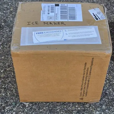 Countertop Ice Maker - New Boxed and Sealed in Shipping Carton